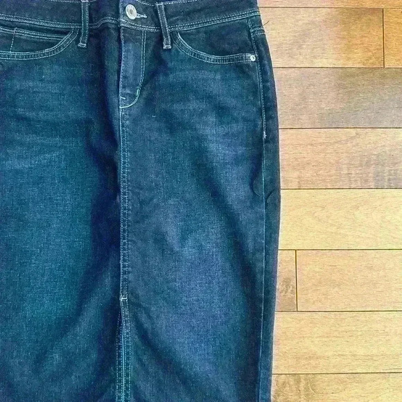 RW&CO. | Dark denim jean skirt  double slit size 4 - Picture 3 of 4